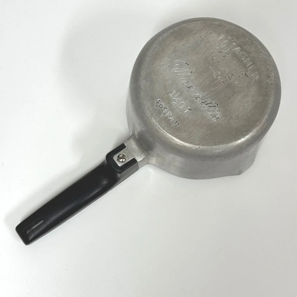 Vintage Wagner Ware Magnalite 1.5 Qt saucepan w/ Lid Double Pour Spout 468 1/2M
